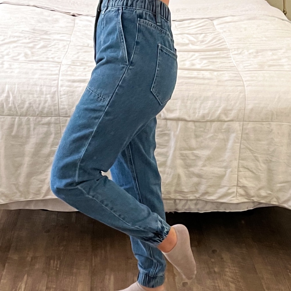 Scrunched loose fitting ultra high-rise jeans